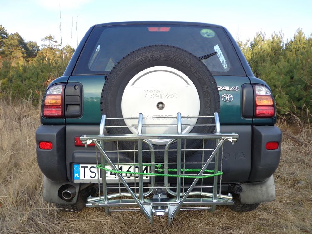 Ocynkowany kosz do transportu zwierzyny na haku samochodu